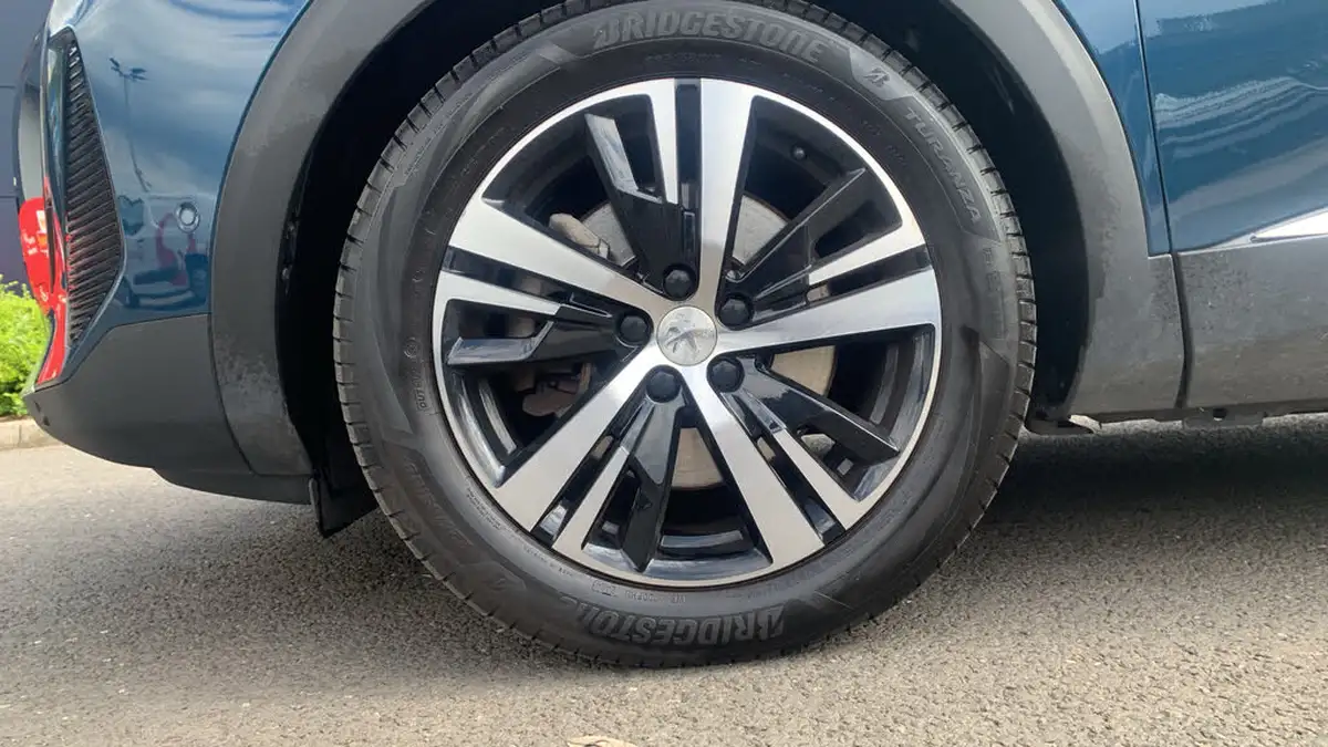 2022-peugeot-3008-suv-16-puretech-gt-premium-300bhp-4wd-hybrid4-e-eat8-big-13