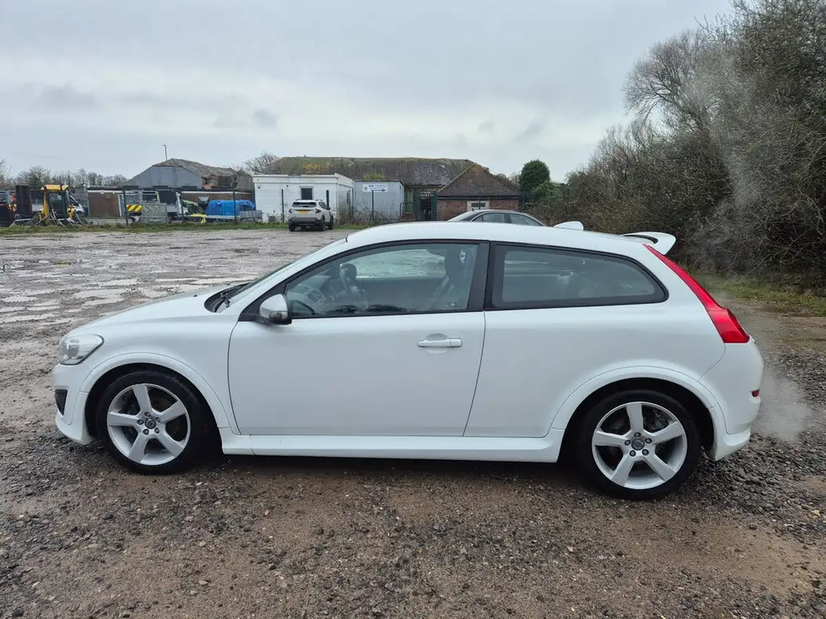 2012-volvo-c30-20-r-design-lux-big-4