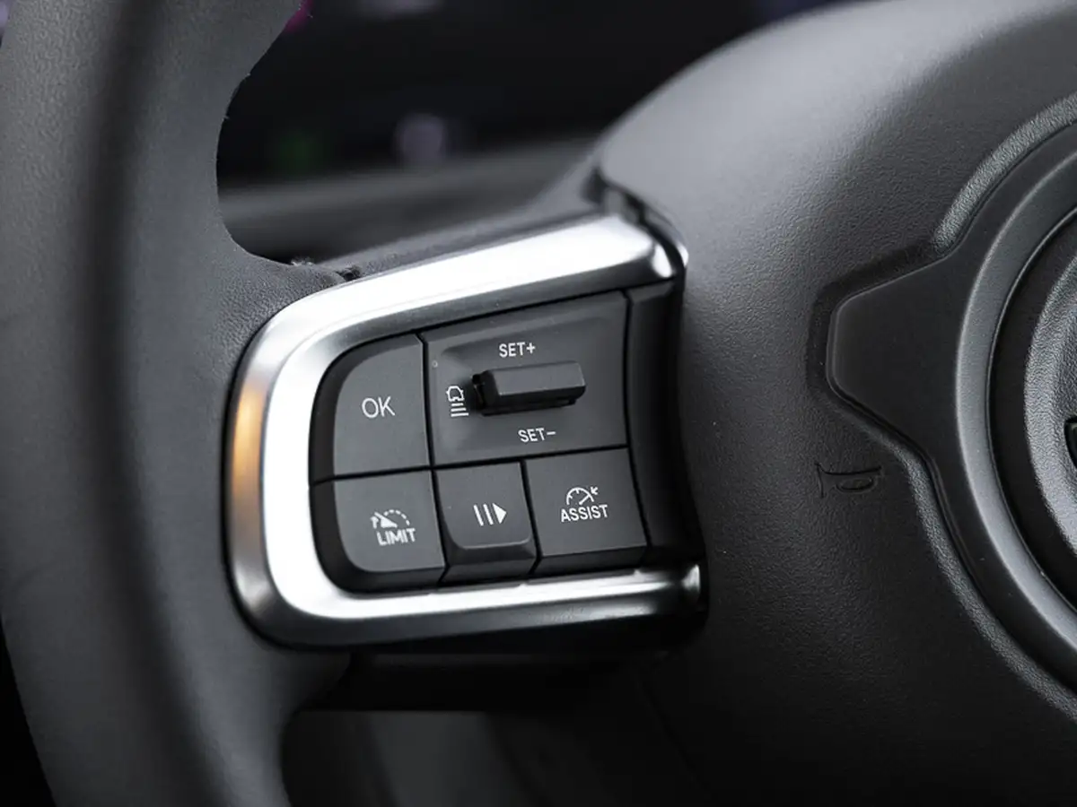 2025-jeep-avenger-12-gse-summit-big-10