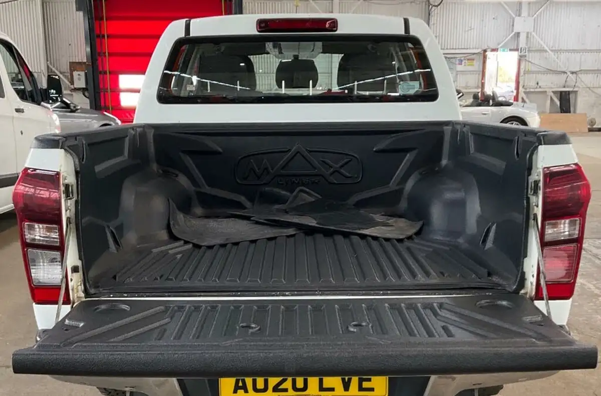 2020-isuzu-d-max-19td-yukon-double-pickup-auto-big-8
