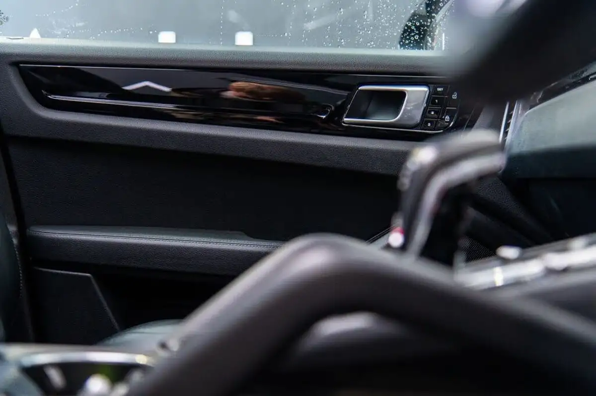 2020-porsche-cayenne-30-v6-s-big-11