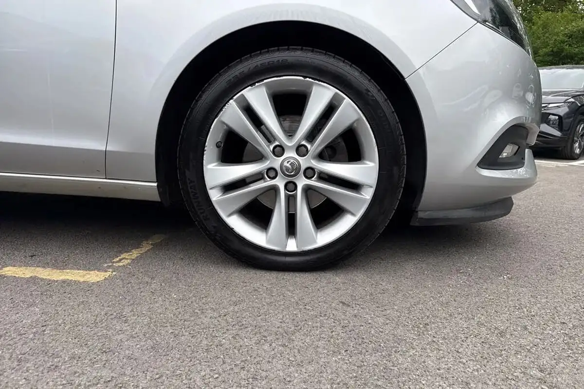 2016-vauxhall-zafira-tourer-14i-16v-turbo-sri-big-8