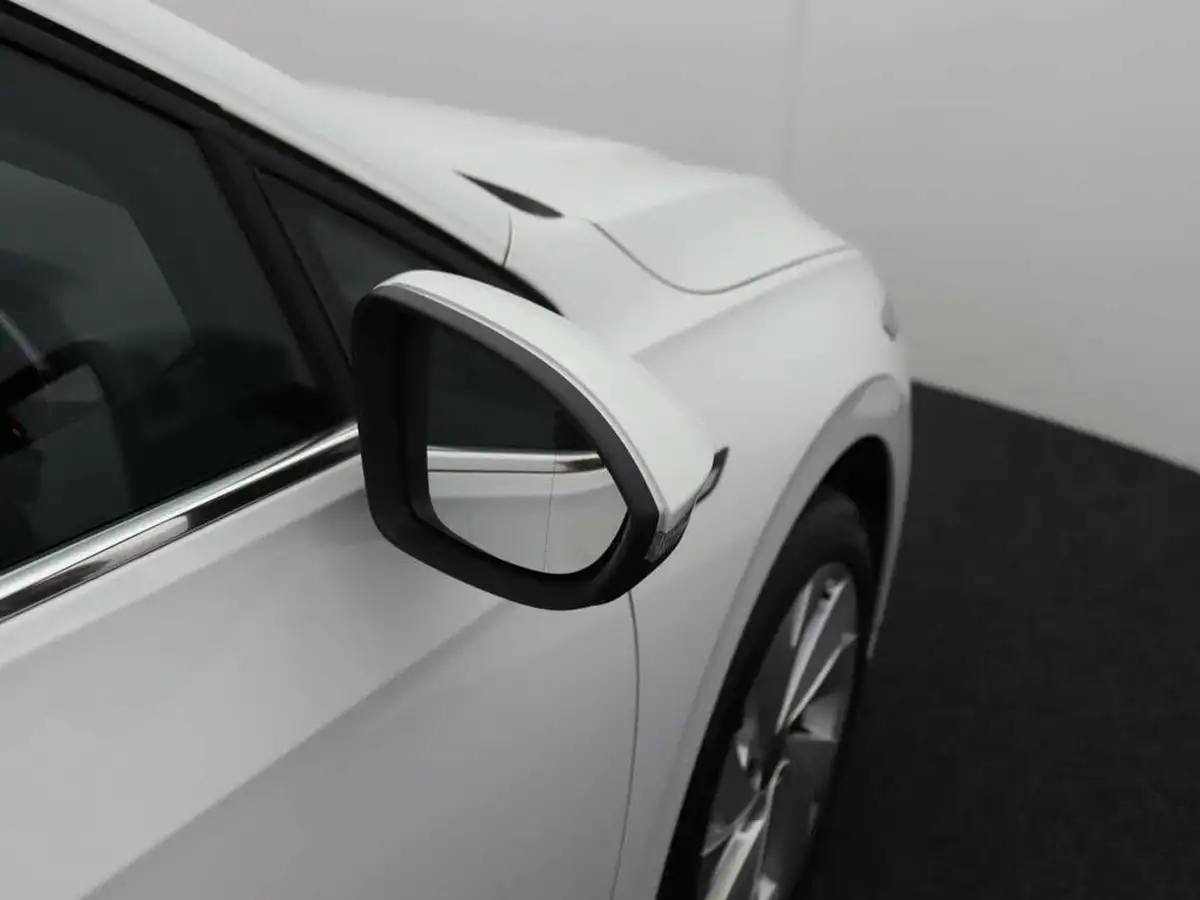 2022-volkswagen-golf-20tdi-style-150ps-estate-dsg-big-52