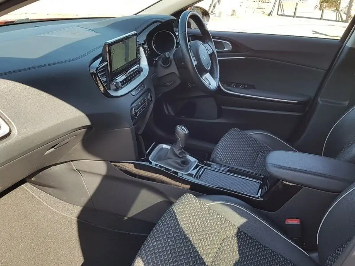 2022-kia-xceed-10-t-gdi-connect-big-4