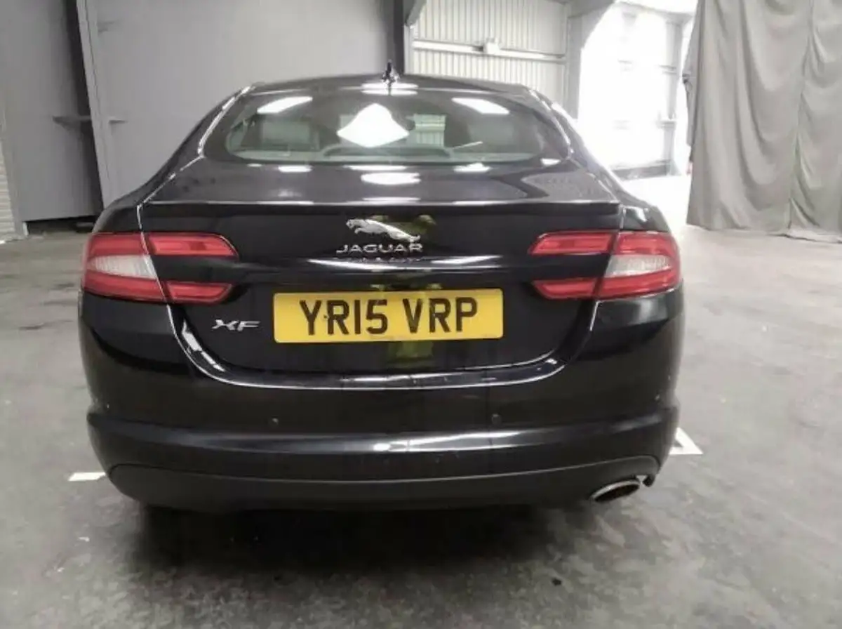 2015-jaguar-xf-22td-r-sport-black-saloon-4d-big-8