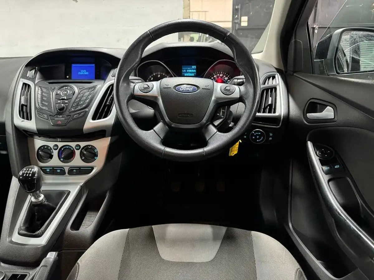 2012-ford-focus-16tdci-zetec-115ps-estate-big-34