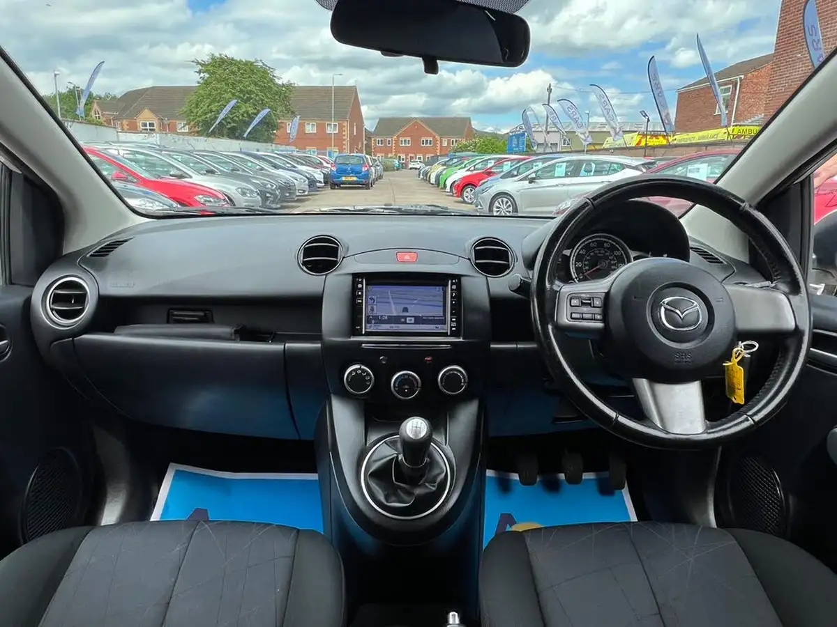 2013-mazda-mazda2-13-venture-big-1