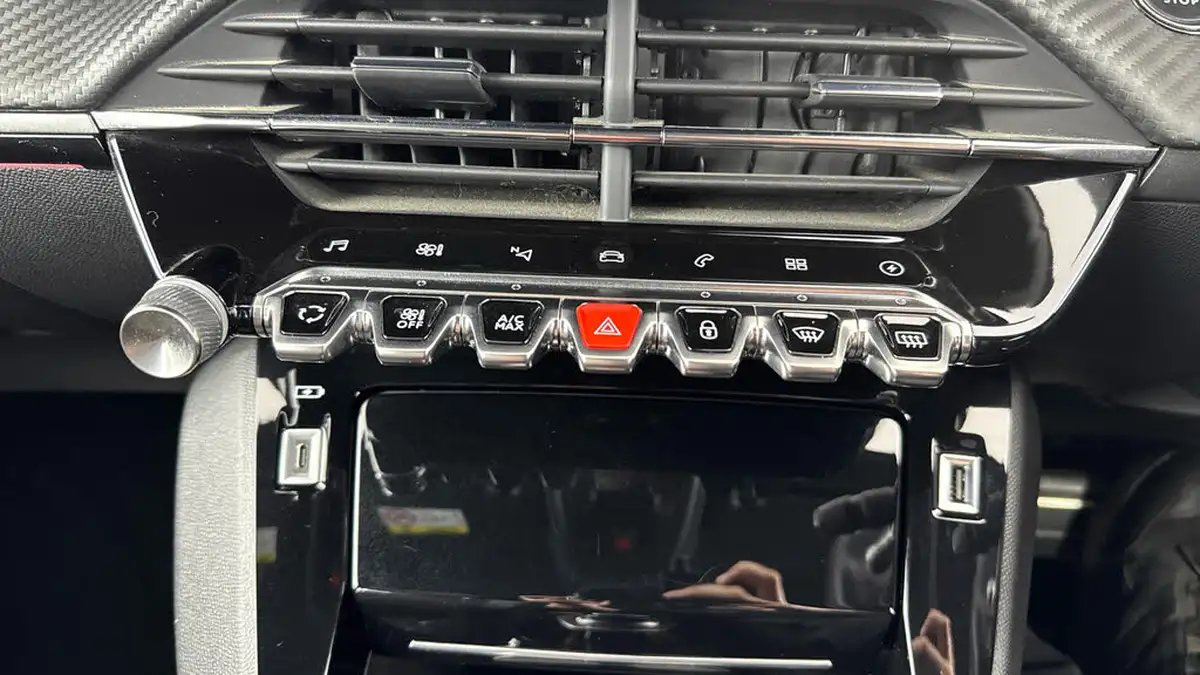 2021-peugeot-208-e-gt-50kwh-big-18