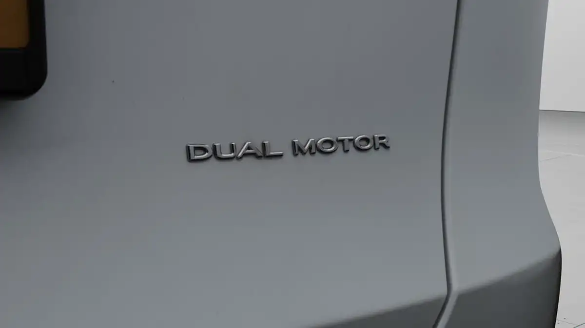2022-tesla-model-y-e-long-range-big-21