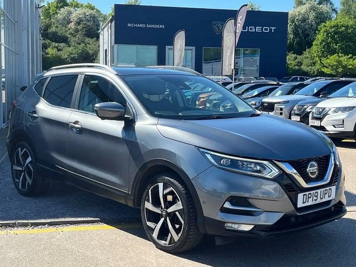 2019-nissan-qashqai-13-dig-t-tekna-160ps-dct-big-0