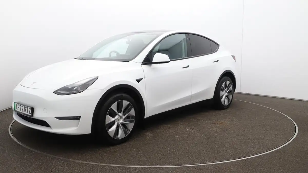 2022-tesla-model-y-e-long-range-big-61