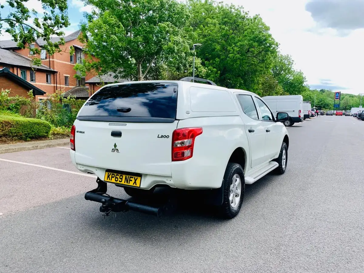 2019-mitsubishi-l200-24di-d-4life-eu6b-double-pickup-big-9