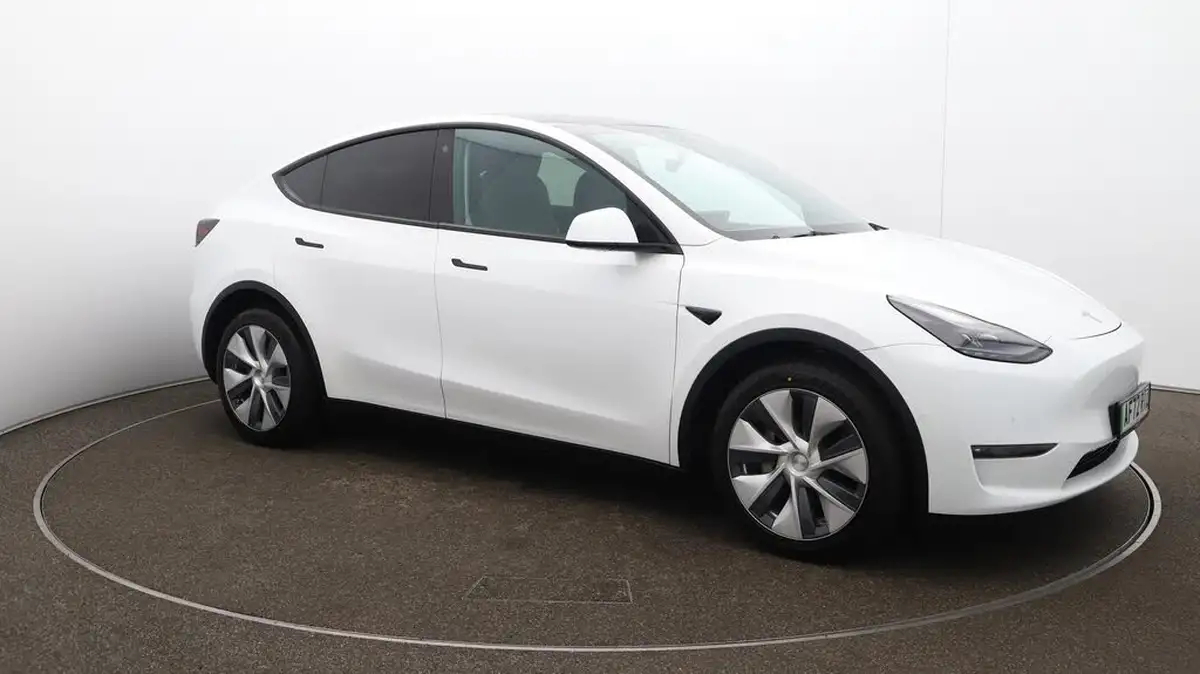 2022-tesla-model-y-e-long-range-big-37