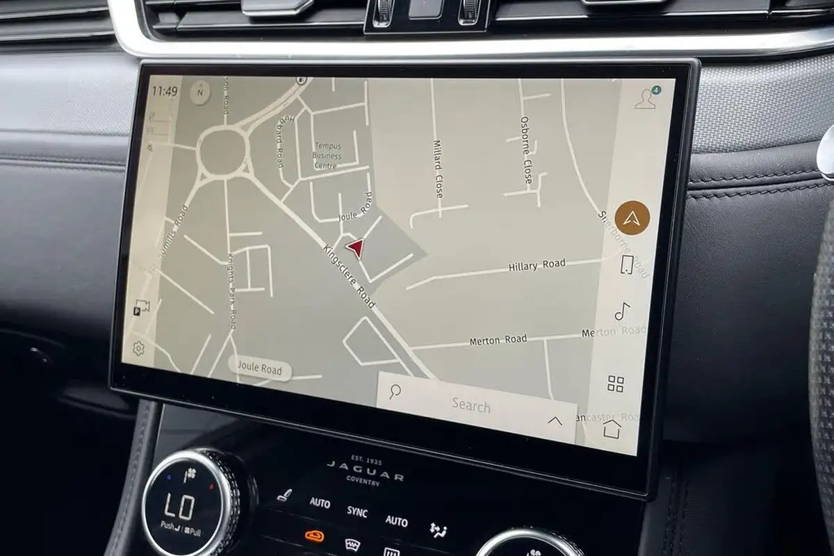 2021-jaguar-f-pace-50-v8-svr-big-30