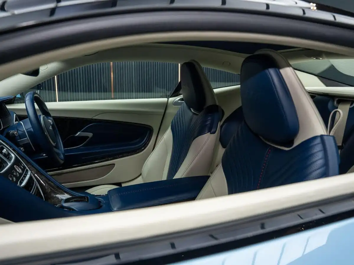 2016-aston-martin-db11-52-v12-big-41