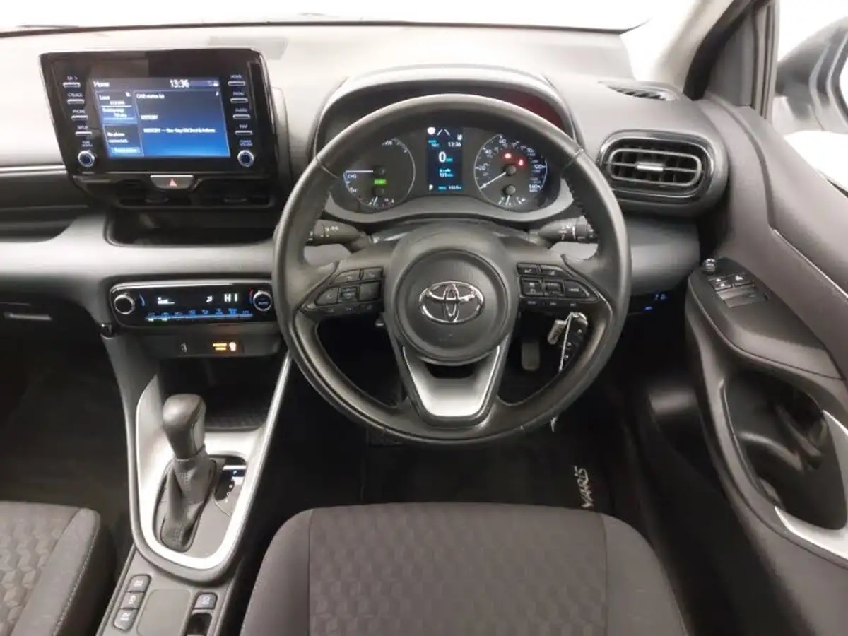 2023-toyota-yaris-15-vvt-i-icon-big-6