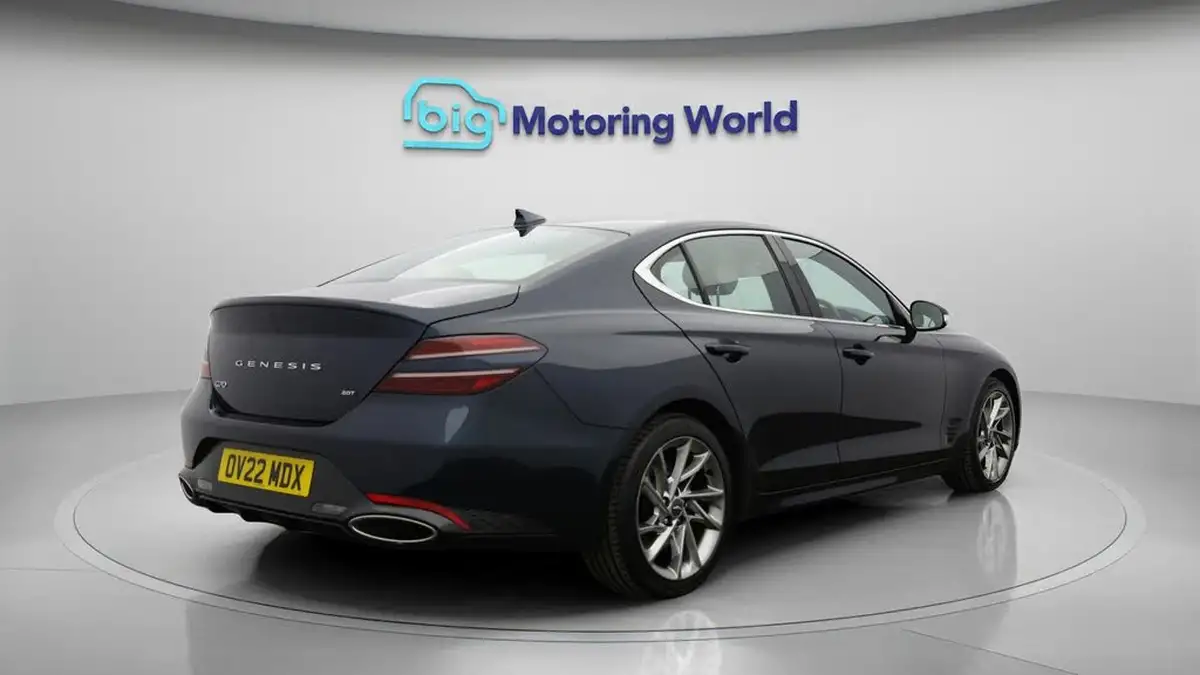 2022-genesis-g70-20-t-luxury-line-saloon-4d-big-7