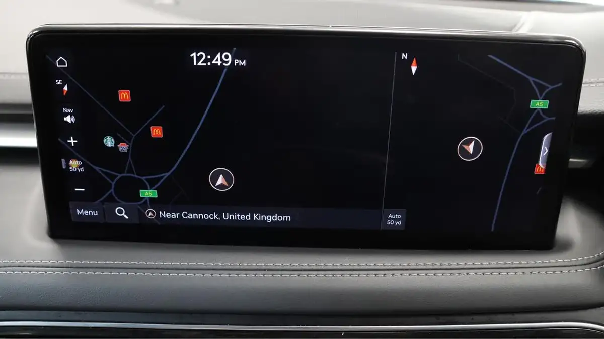 2022-genesis-g70-20-t-luxury-line-saloon-4d-big-11