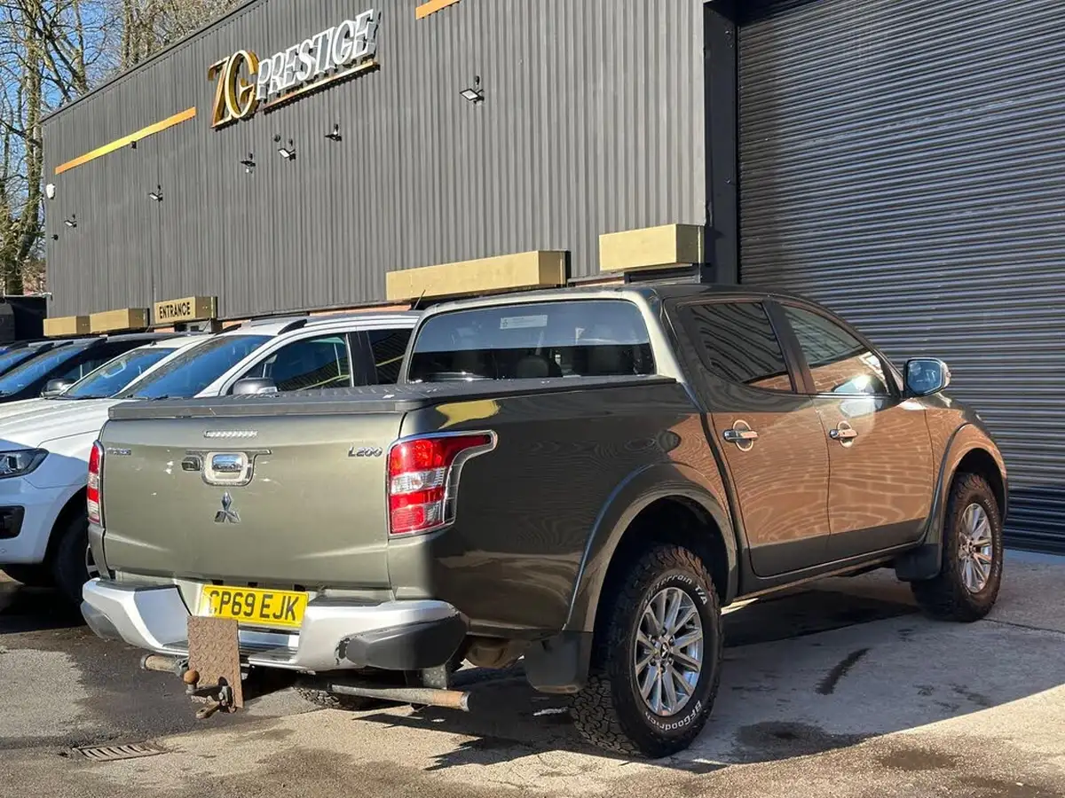 2019-mitsubishi-l200-24di-d-barbarian-eu6-big-5