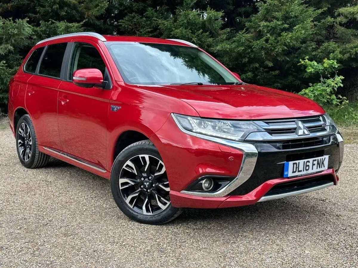 2016-mitsubishi-outlander-20-gx4hs-phev-big-0