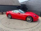 2010-ferrari-california-43-small-34