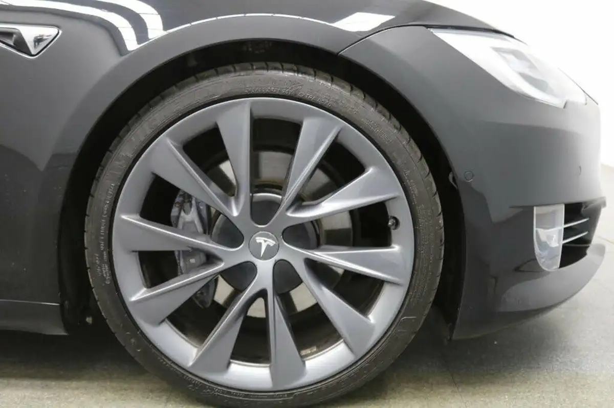 2020-tesla-model-s-e-long-range-big-78