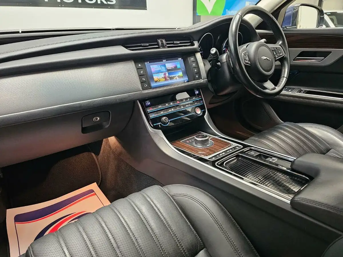 2017-jaguar-xf-20td-portfolio-180ps-saloon-4d-1999cc-auto-big-9