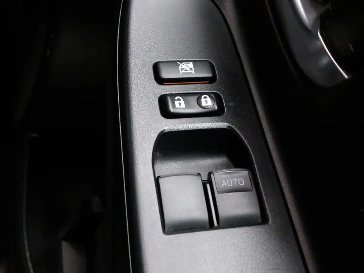 2019-toyota-yaris-15-vvt-i-icon-tech-111bhp-1496cc-big-18