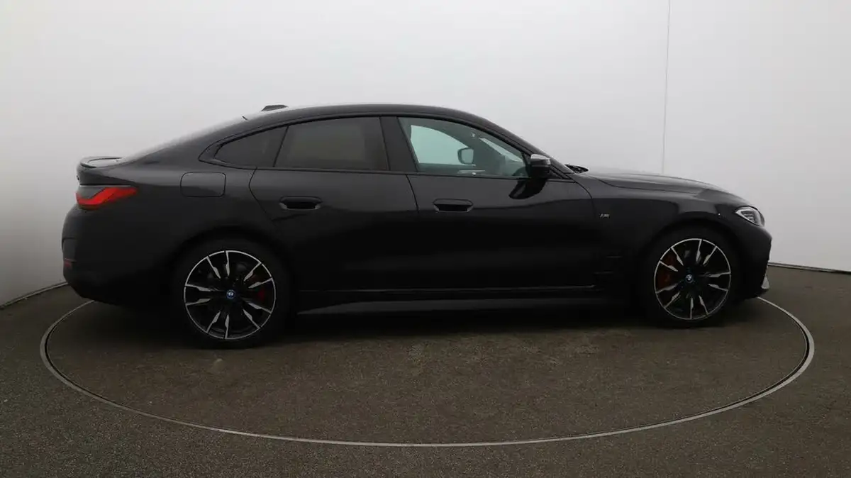 2022-bmw-i4-e-m50-big-50
