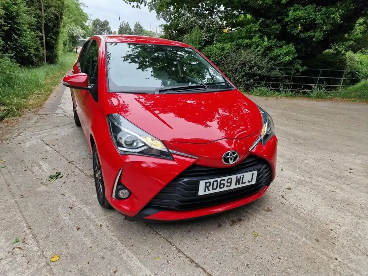 2019-toyota-yaris-15-vvt-i-icon-tech-111bhp-1496cc-big-3