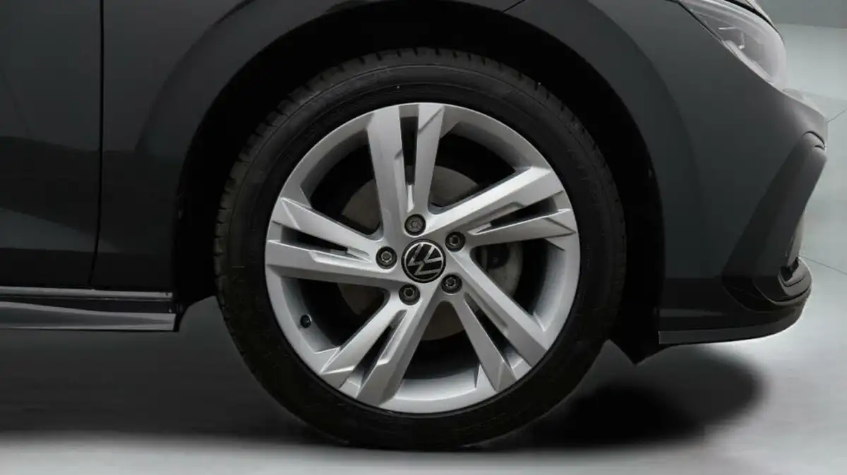 2022-volkswagen-golf-15-etsi-r-line-150ps-hatchback-big-18