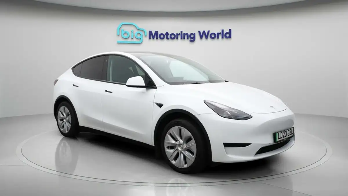 2023-tesla-model-y-e-rwd-big-1