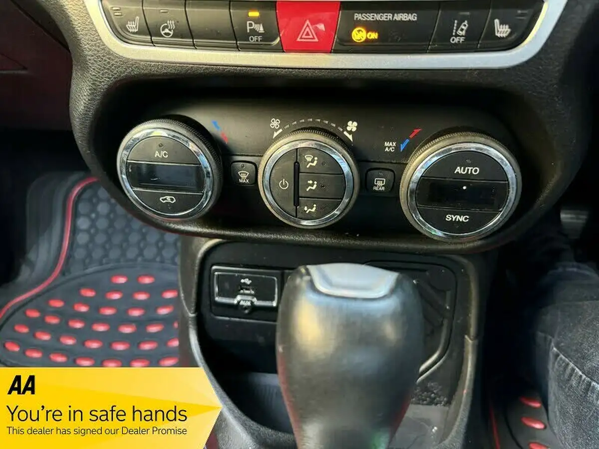 2016-jeep-renegade-14-multiair-ii-limited-138bhp-1368cc-ddct-big-24