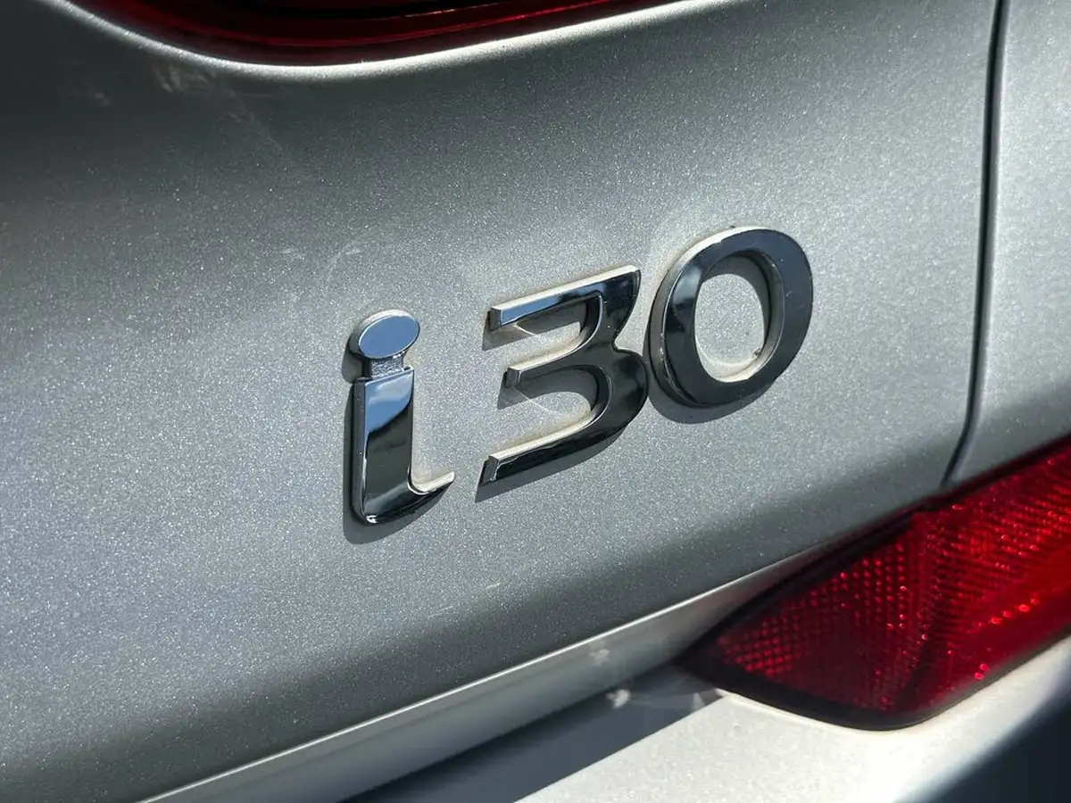2017-hyundai-i30-16crdi-se-nav-110ps-blue-drive-hatchback-big-23