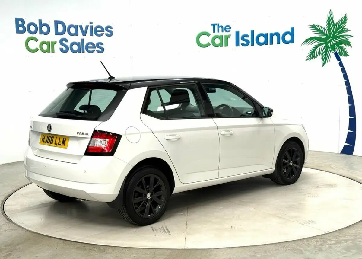 2016-skoda-fabia-12-tsi-colour-edition-big-8