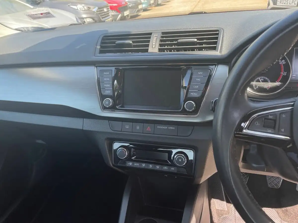 2020-skoda-fabia-10-tsi-se-l-95ps-hatchback-big-17