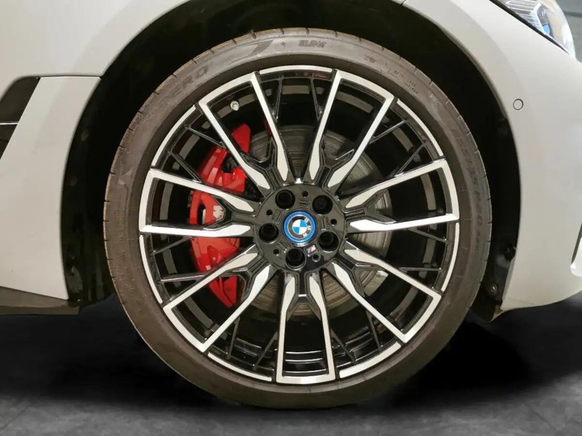 2023-bmw-i4-e-m50-big-31