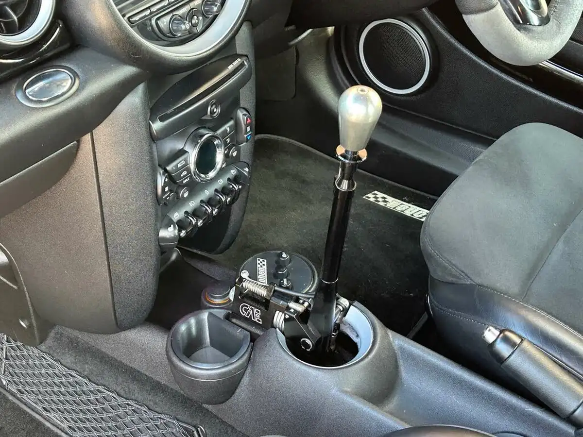 2012-mini-cooper-16-john-cooper-works-hatchback-3d-big-31