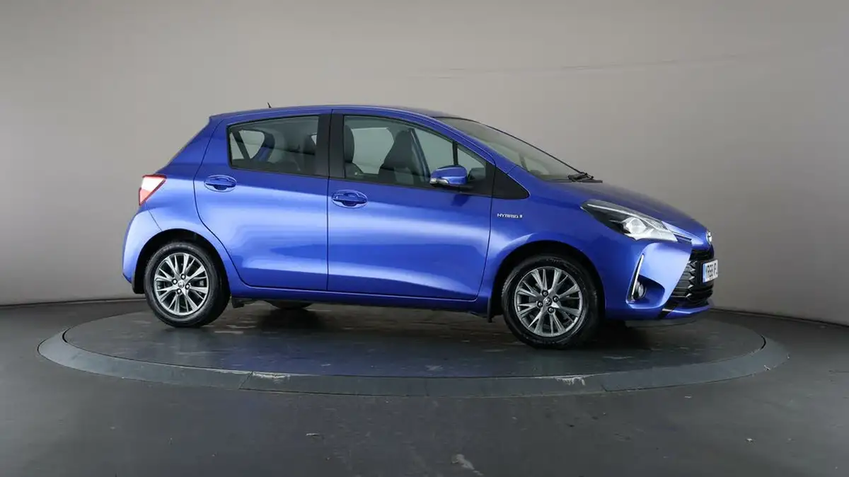 2018-toyota-yaris-15-vvt-i-icon-hybrid-big-57