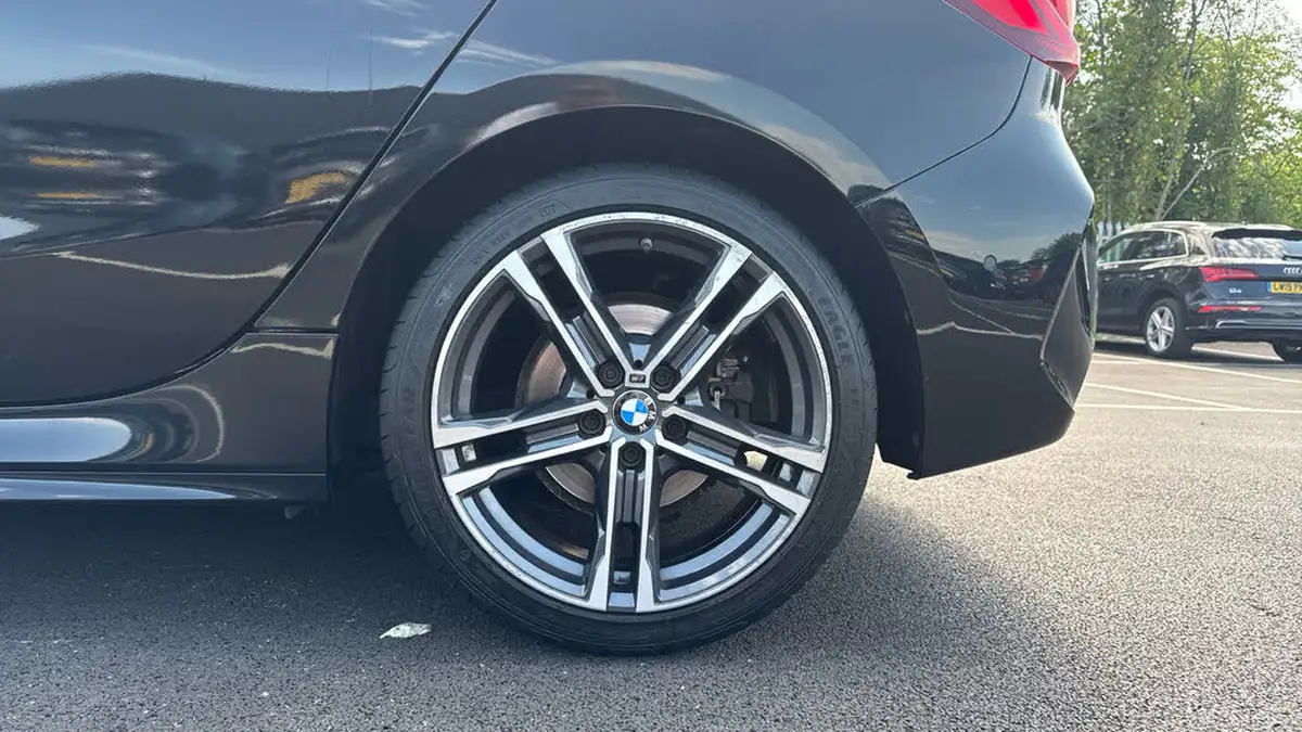 2021-bmw-1-series-15-118i-m-sport-lcp-dct-big-17