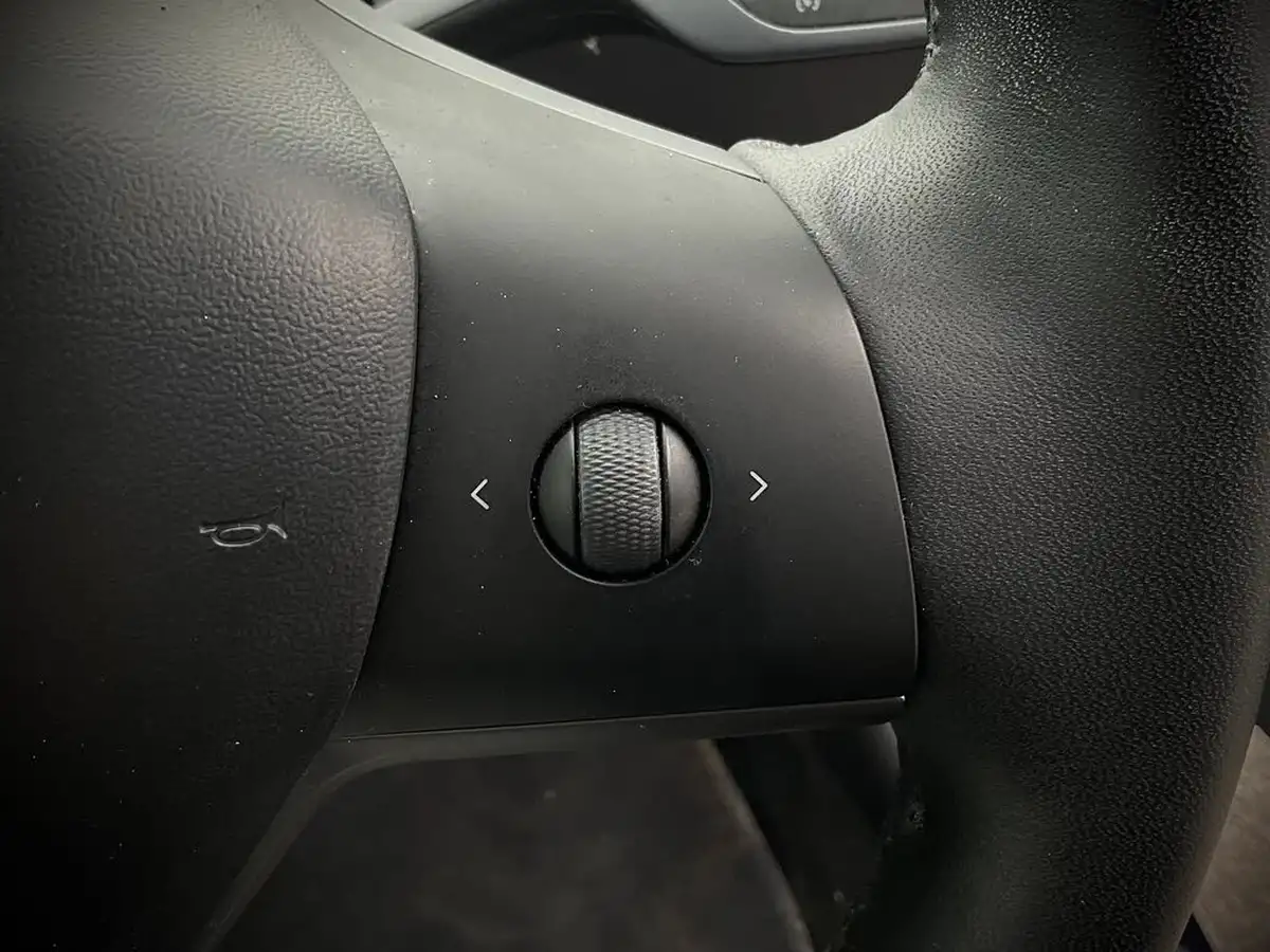 2020-tesla-model-3-e-performance-big-24