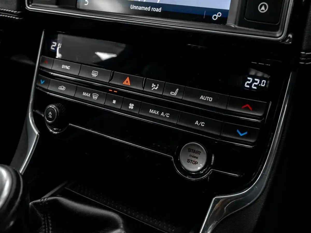 2017-jaguar-xe-20d-r-sport-180ps-1999cc-big-38