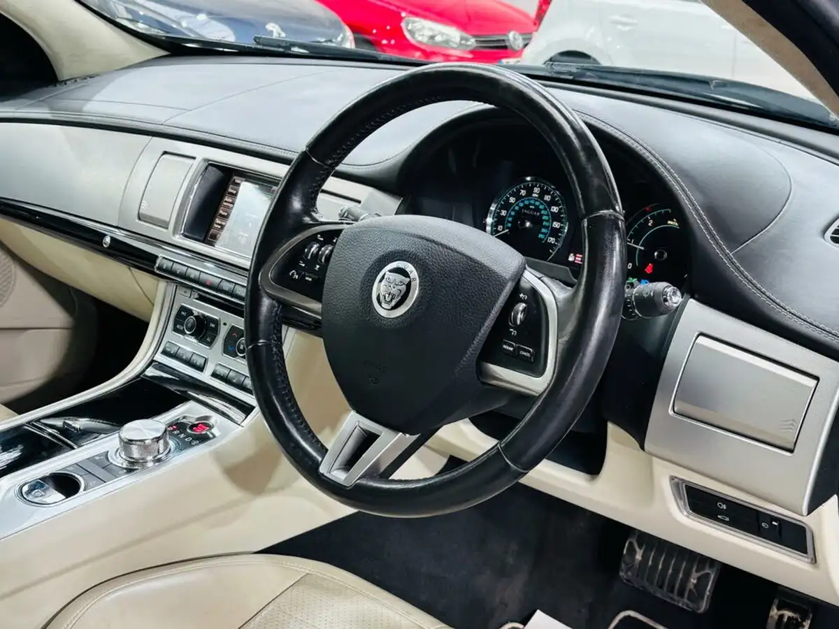 2013-jaguar-xf-30td-s-portfolio-v6-ss-sportbrake-5d-auto-big-12