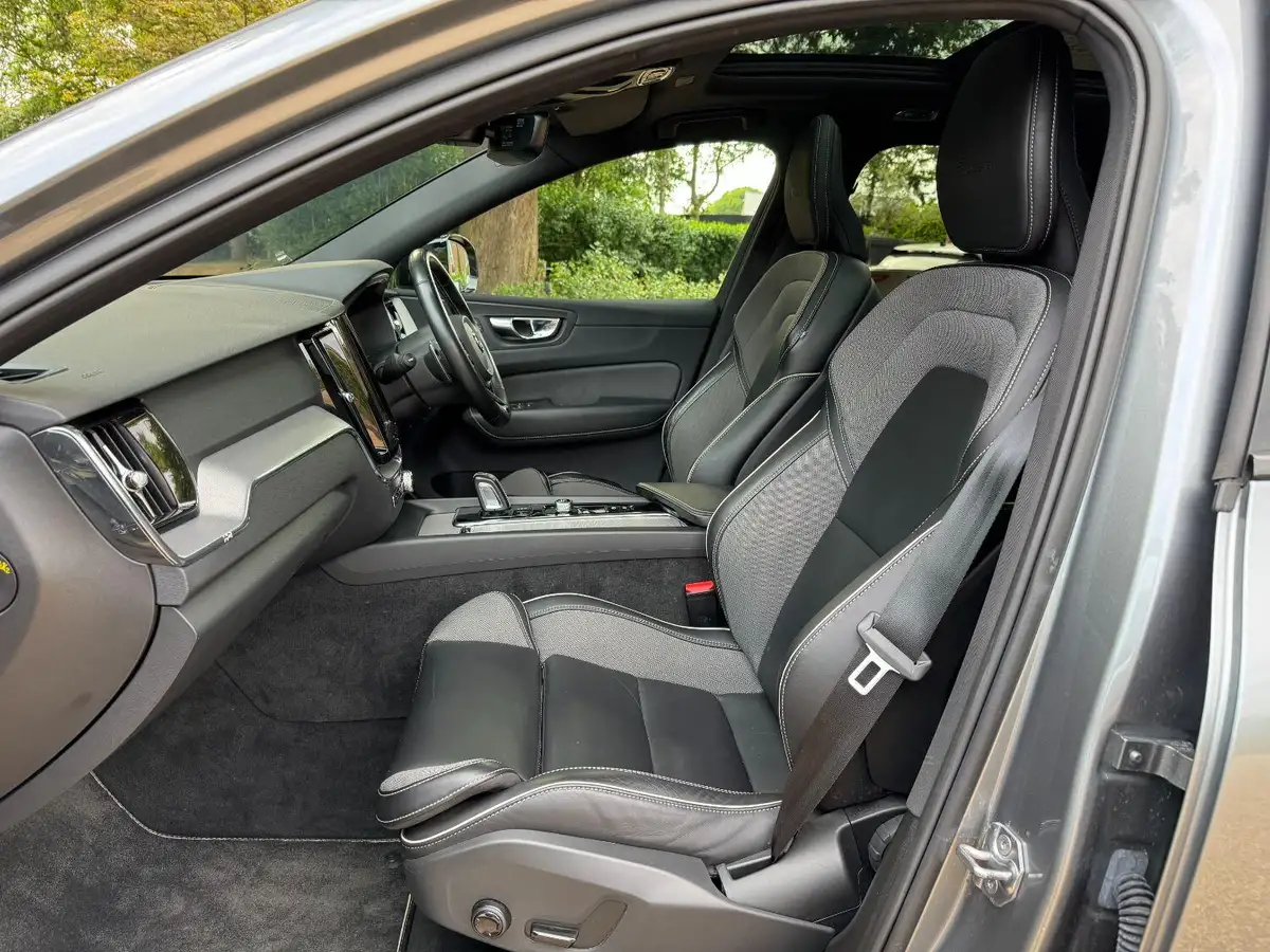 2019-volvo-xc60-20-t8-r-design-big-17