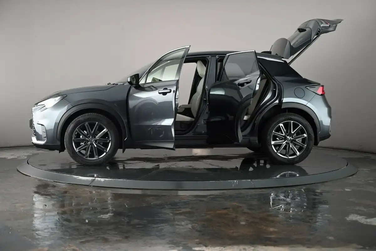 2025-lexus-lbx-15-premium-plus-big-53
