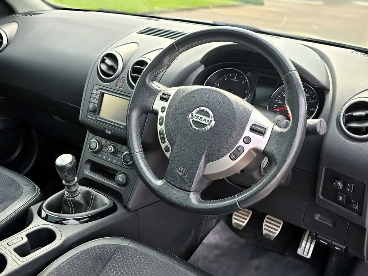 2013-nissan-qashqai-15td-360-big-22