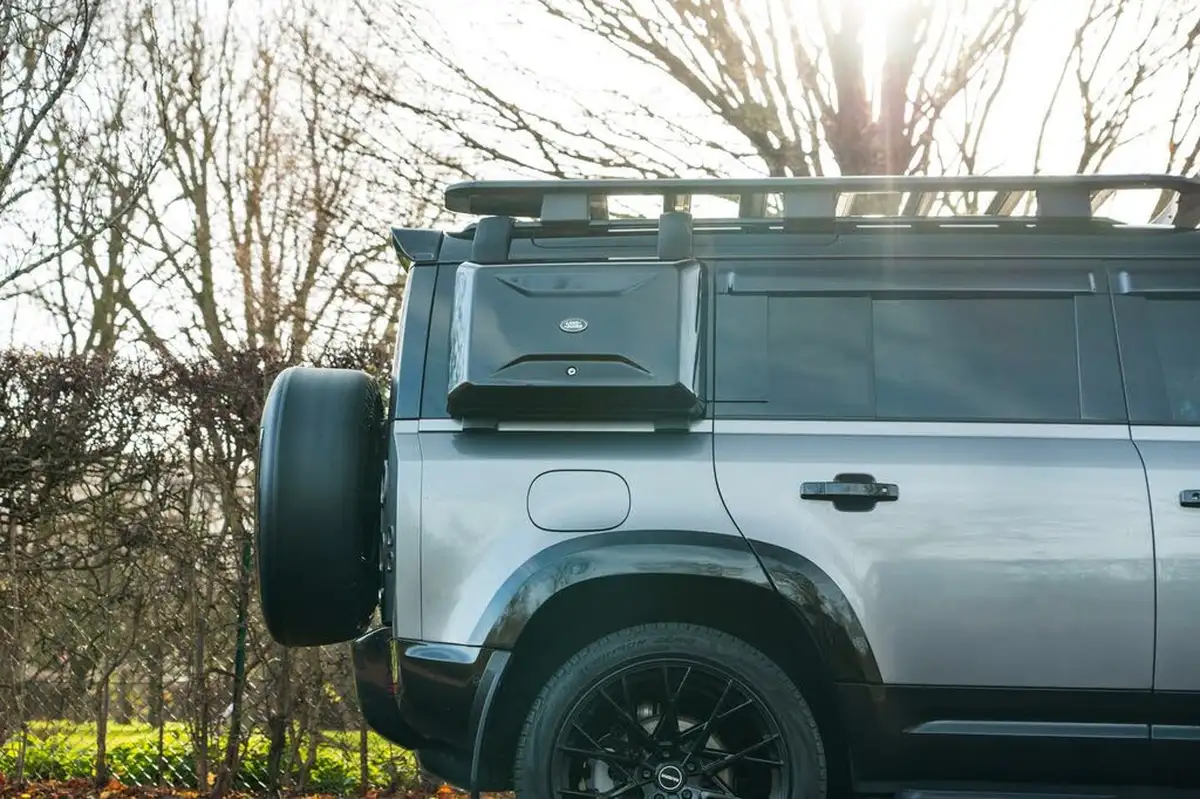 2021-land-rover-110-defender-30-d250-hse-big-9