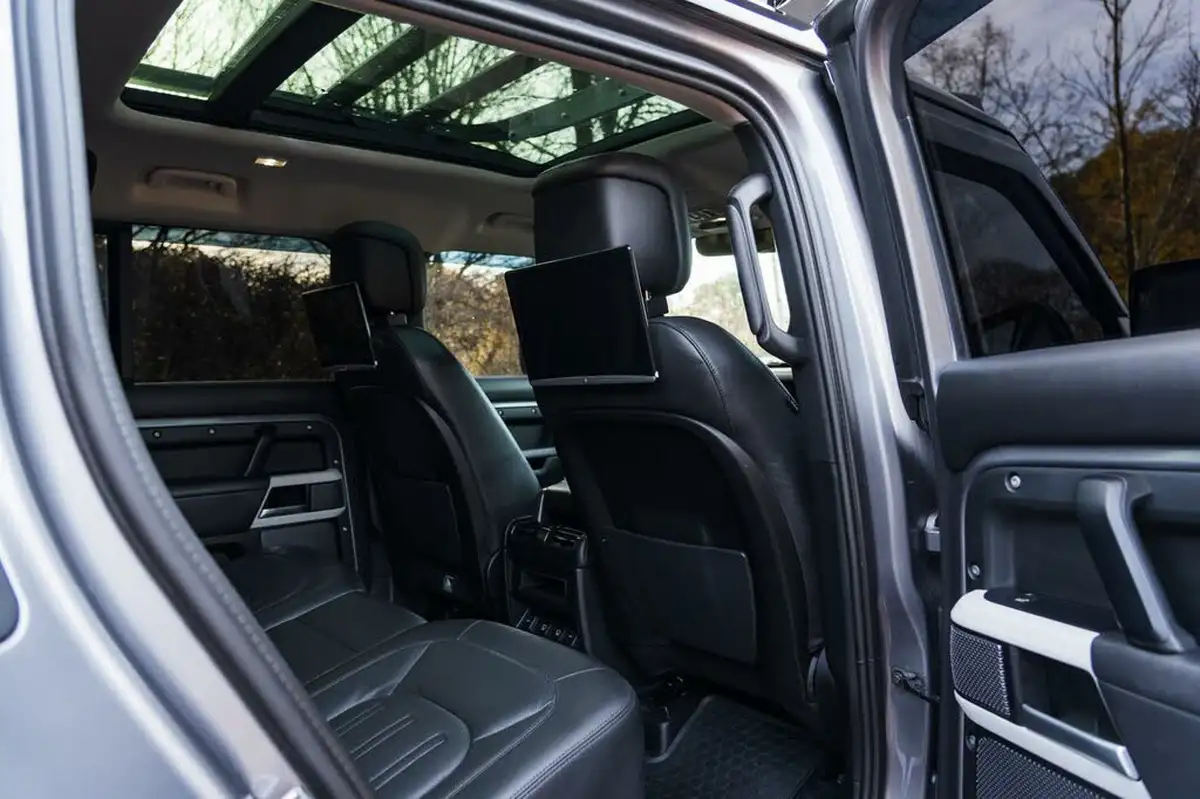 2021-land-rover-110-defender-30-d250-hse-big-37