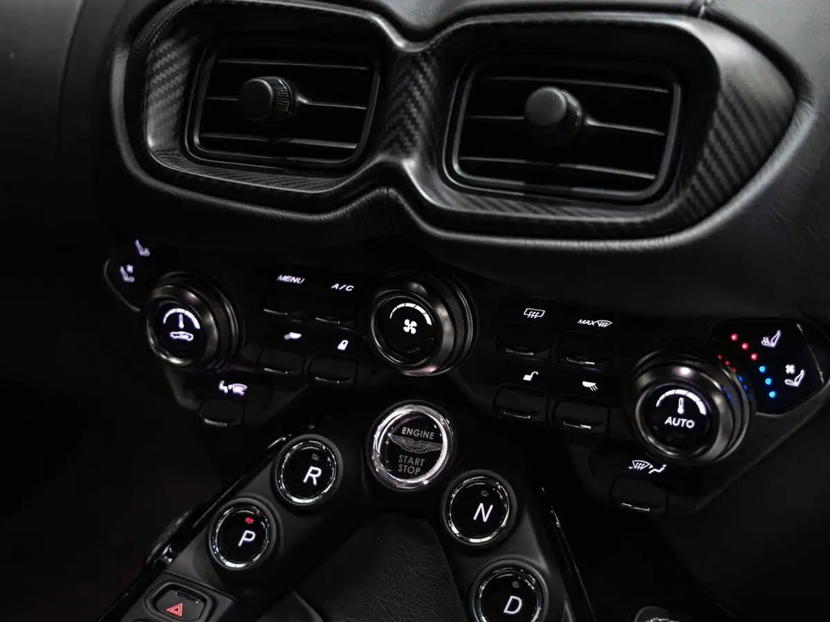 2019-aston-martin-vantage-40-v8-vantage-big-10