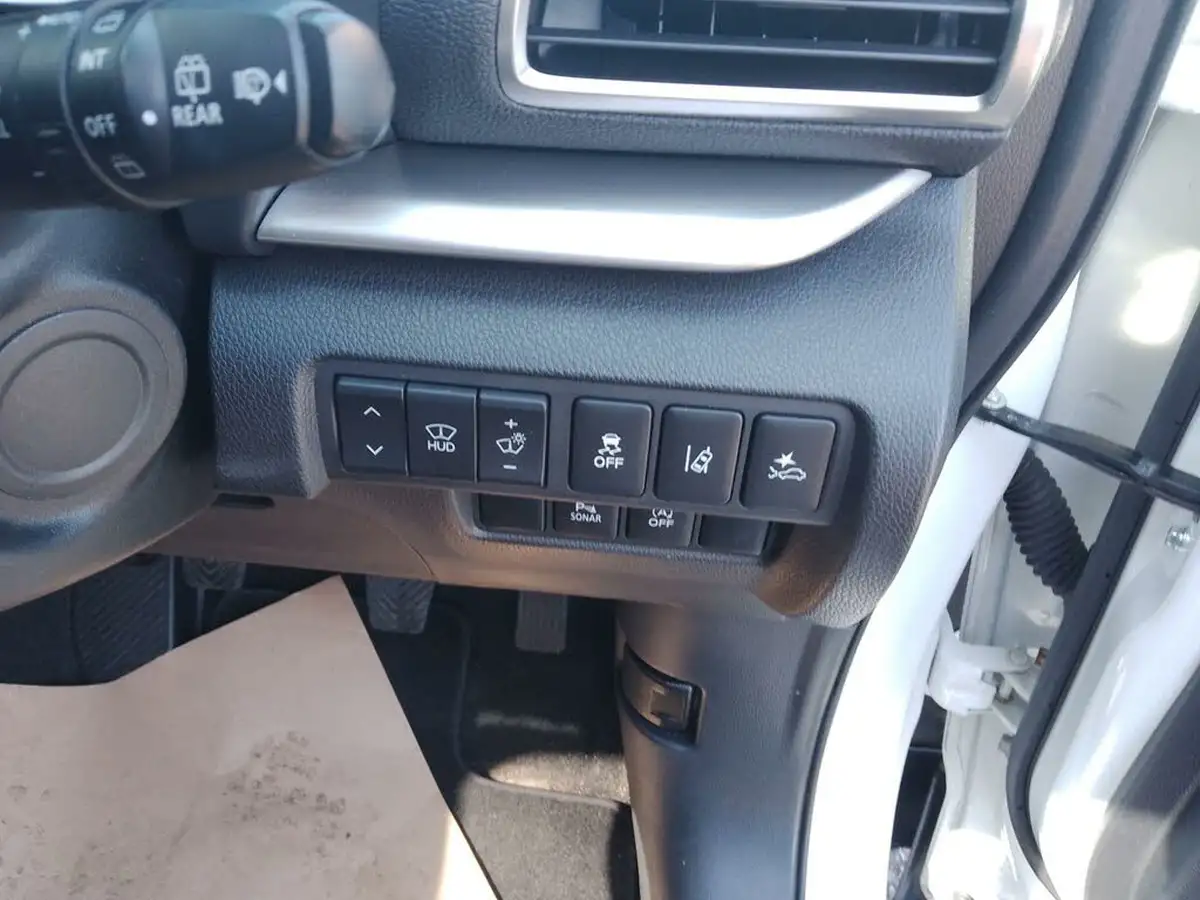2020-mitsubishi-eclipse-cross-15-black-big-63